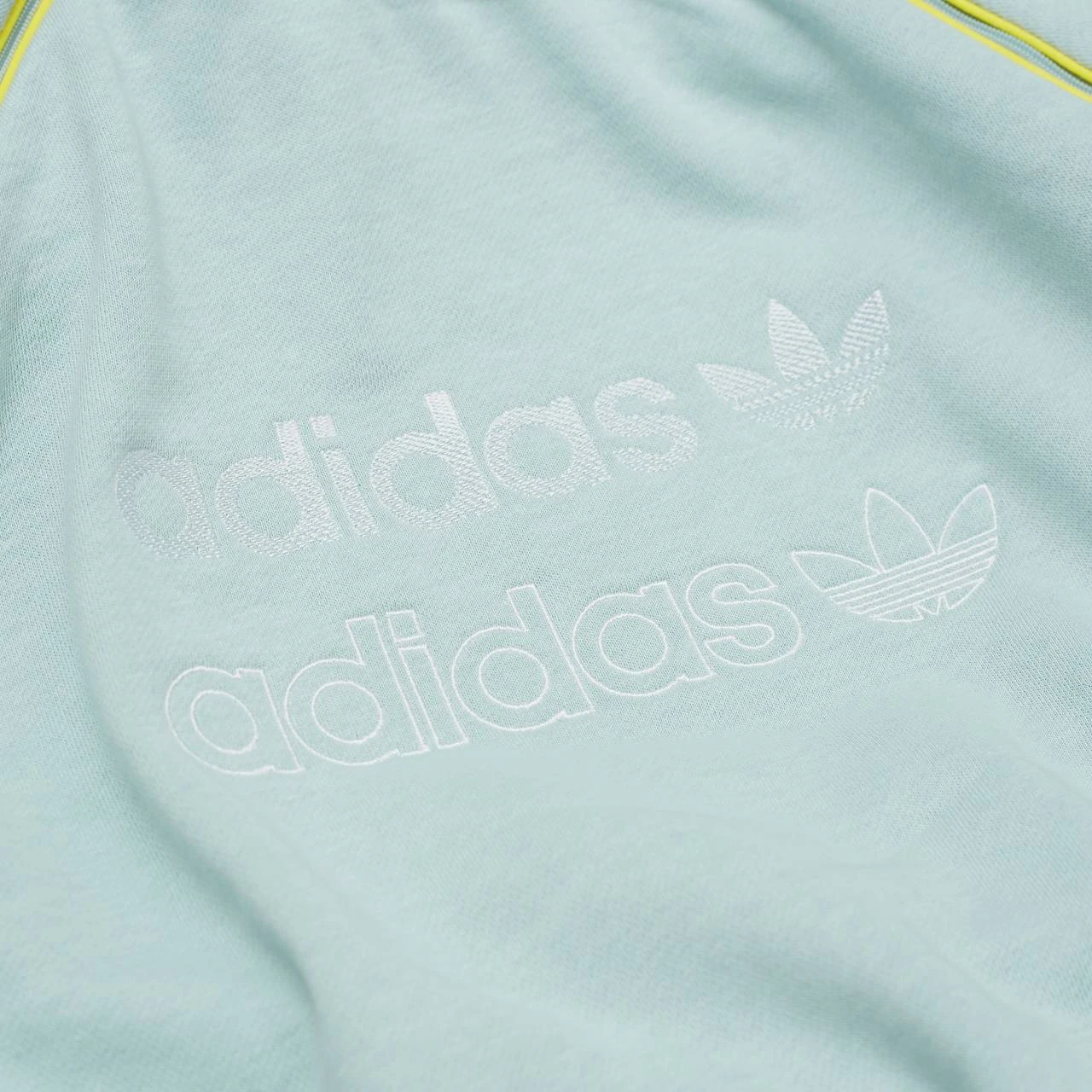 Adidas D'origine Femmes Sweat Crop FM2466 3 Adidas D'origine Femmes Sweat Crop FM2466 – Image 3